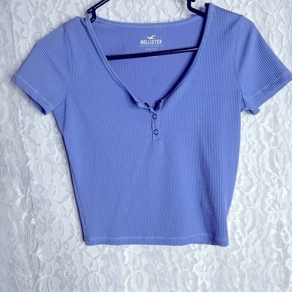 Hollister Tops - Hollister Lavender Baby Tee Crop Top